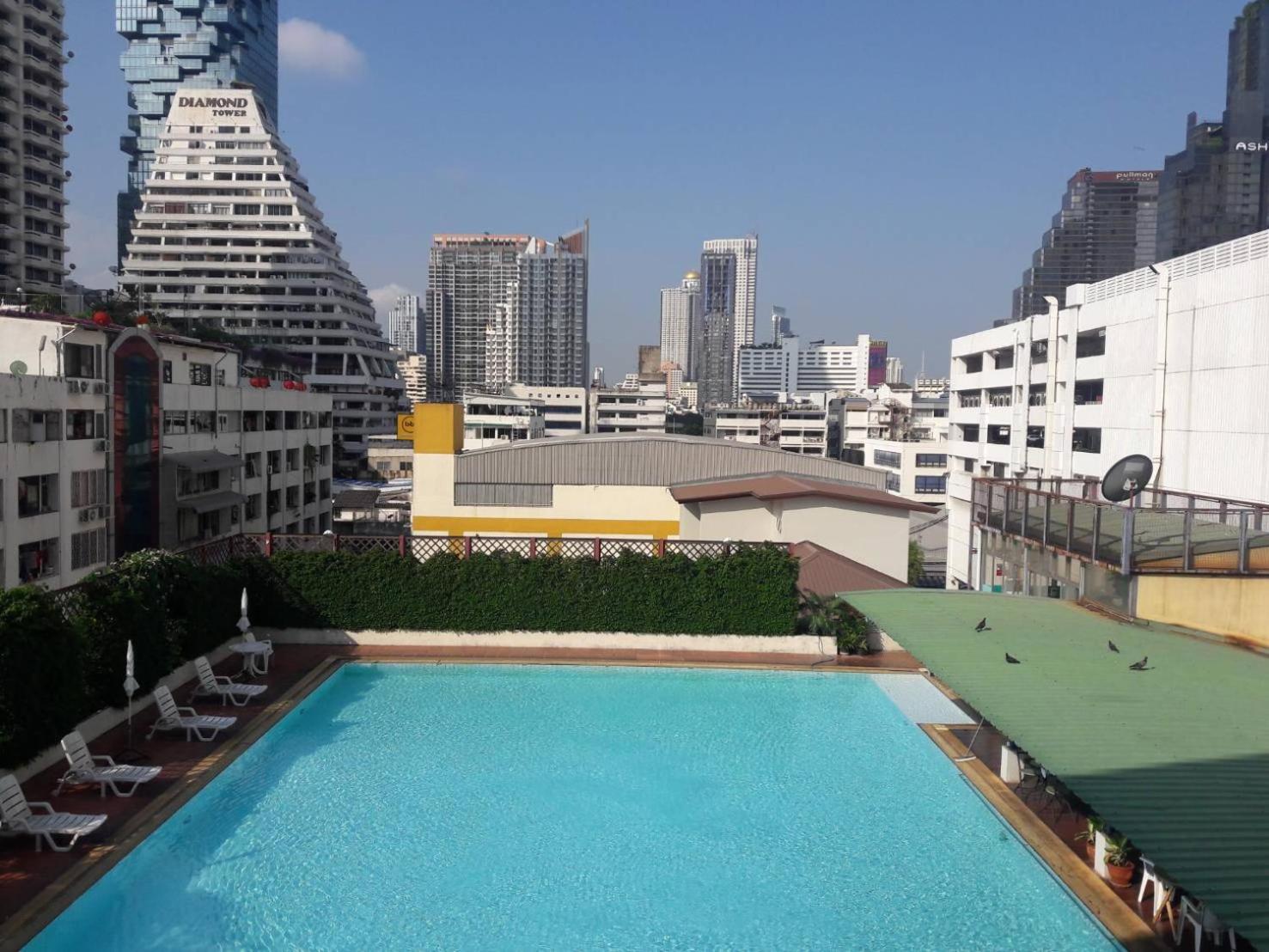 Panoramic City View Room At Silom Bangkok Esterno foto